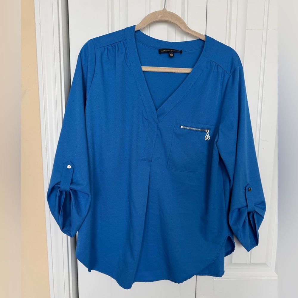 Adrienne Vittadini Blue V-Neck Blouse w Silver Zipper Accent. Adjustable Sleeves